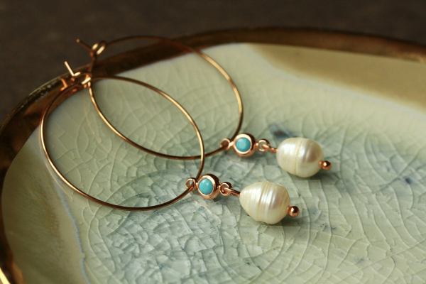 Creole Süßwasserperle rosegold mit türkis als Himmlische Perlen Ohrringe